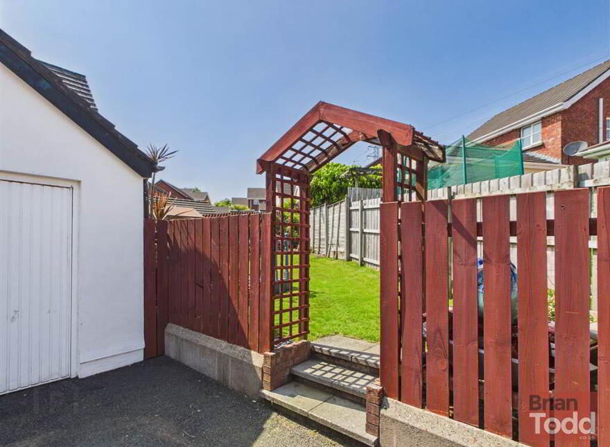 1 Huntly Park, Larne, BT40 2TT