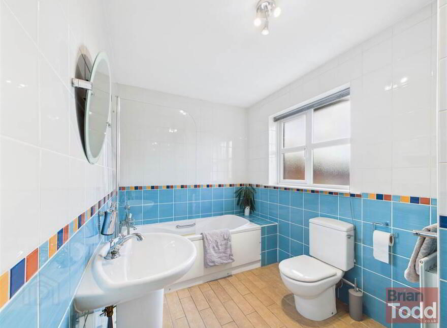 1 Huntly Park, Larne, BT40 2TT