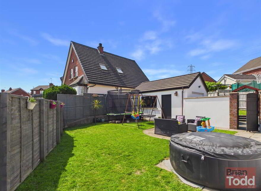 1 Huntly Park, Larne, BT40 2TT