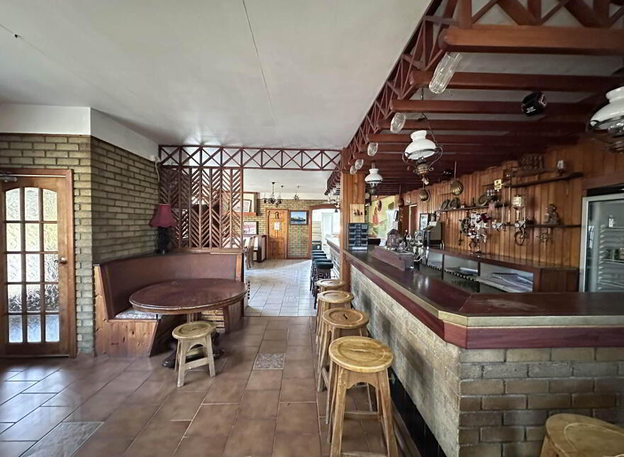 The Old Court Inn, Baltimore, P81VR66