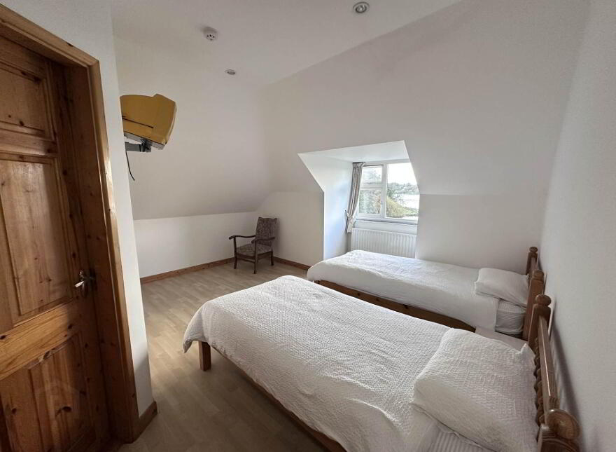 The Old Court Inn, Baltimore, P81VR66