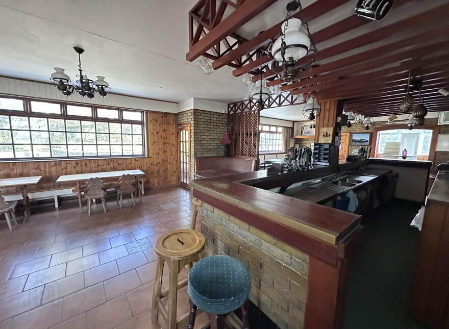 The Old Court Inn, Baltimore, P81VR66