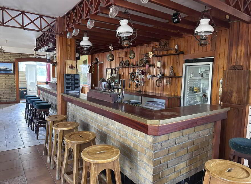 The Old Court Inn, Baltimore, P81VR66