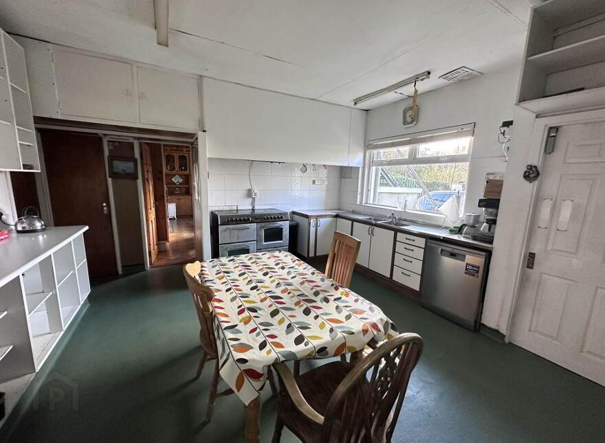 The Old Court Inn, Baltimore, P81VR66