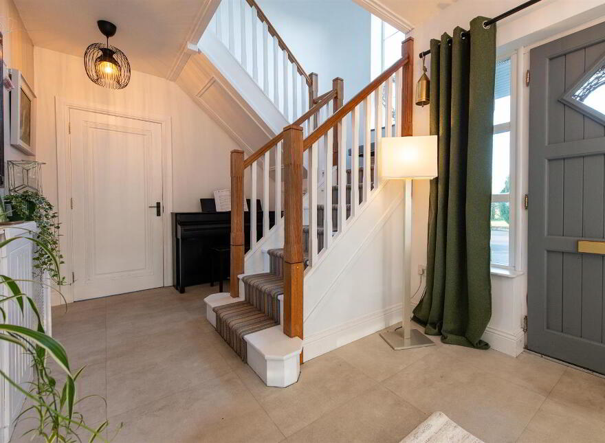 17 Glen Road, Dromore, BT25 1JX