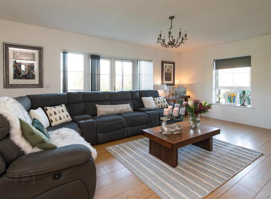 17 Glen Road, Dromore, BT25 1JX