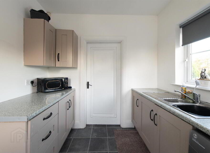 17 Glen Road, Dromore, BT25 1JX
