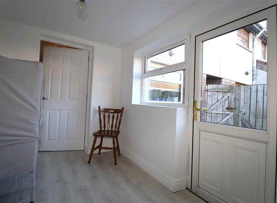 4 Ward Avenue, Warren Gardens, Lisburn, BT28 1EF