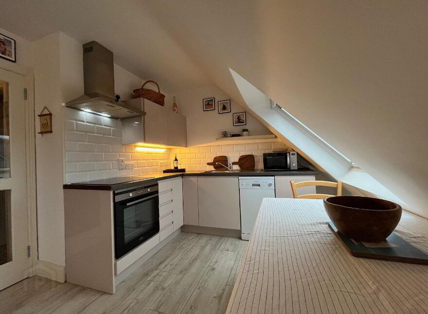5 Les Mouettes Apartments, Crookhaven, P81A293