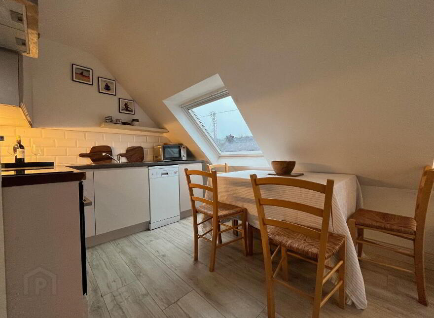 5 Les Mouettes Apartments, Crookhaven, P81A293