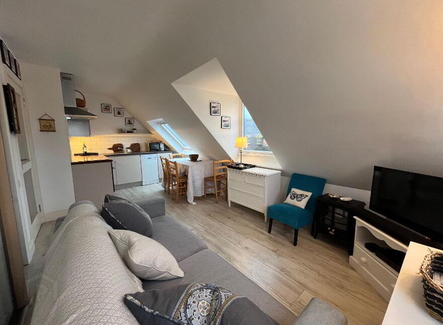 5 Les Mouettes Apartments, Crookhaven, P81A293