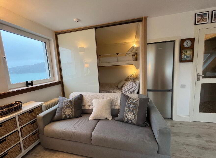 5 Les Mouettes Apartments, Crookhaven, P81A293