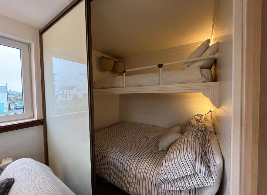 5 Les Mouettes Apartments, Crookhaven, P81A293