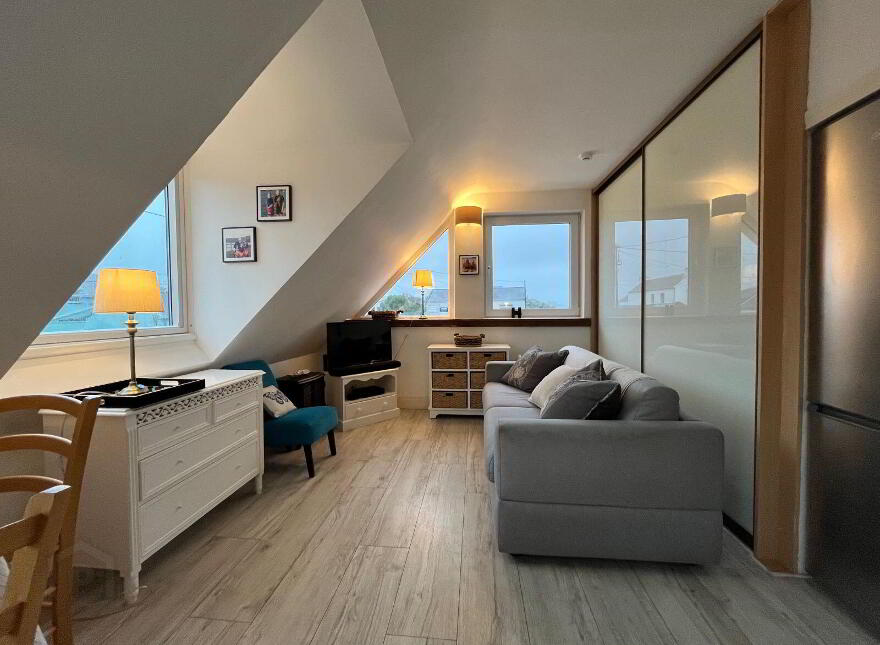 5 Les Mouettes Apartments, Crookhaven, P81A293