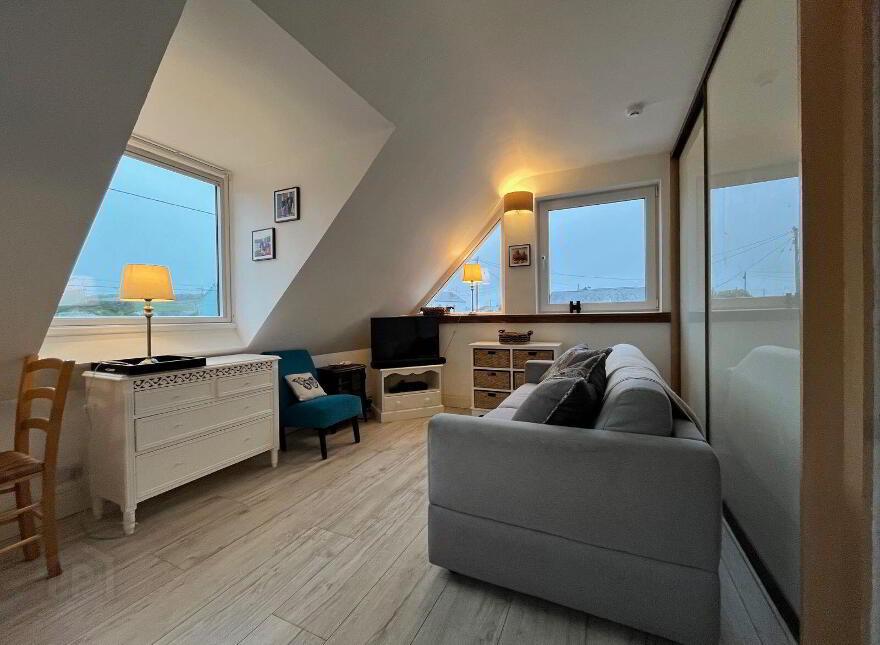 5 Les Mouettes Apartments, Crookhaven, P81A293