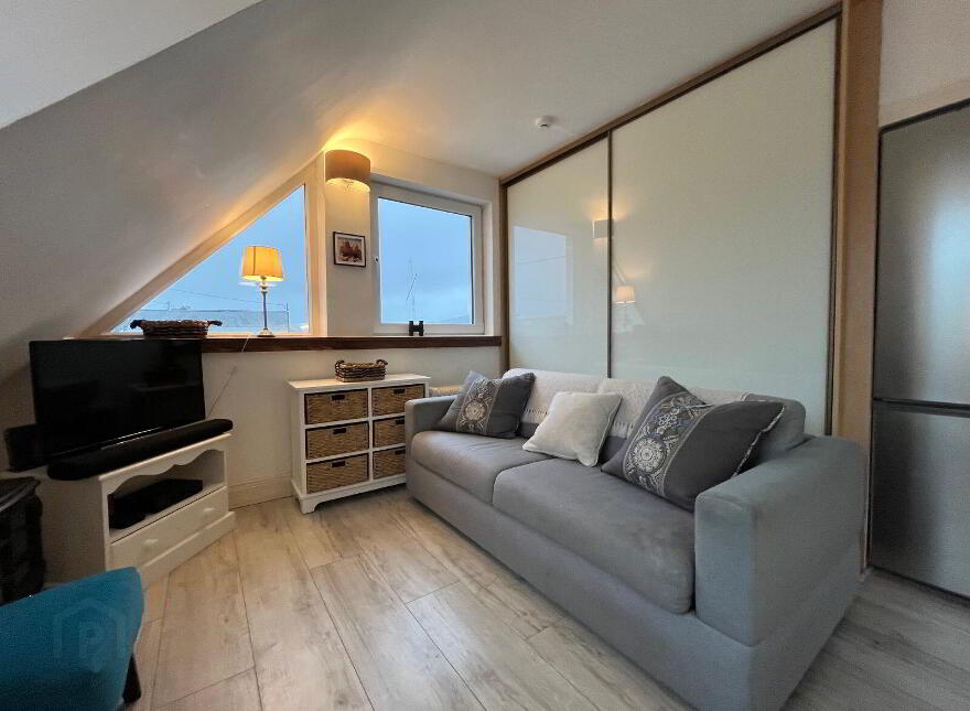 5 Les Mouettes Apartments, Crookhaven, P81A293