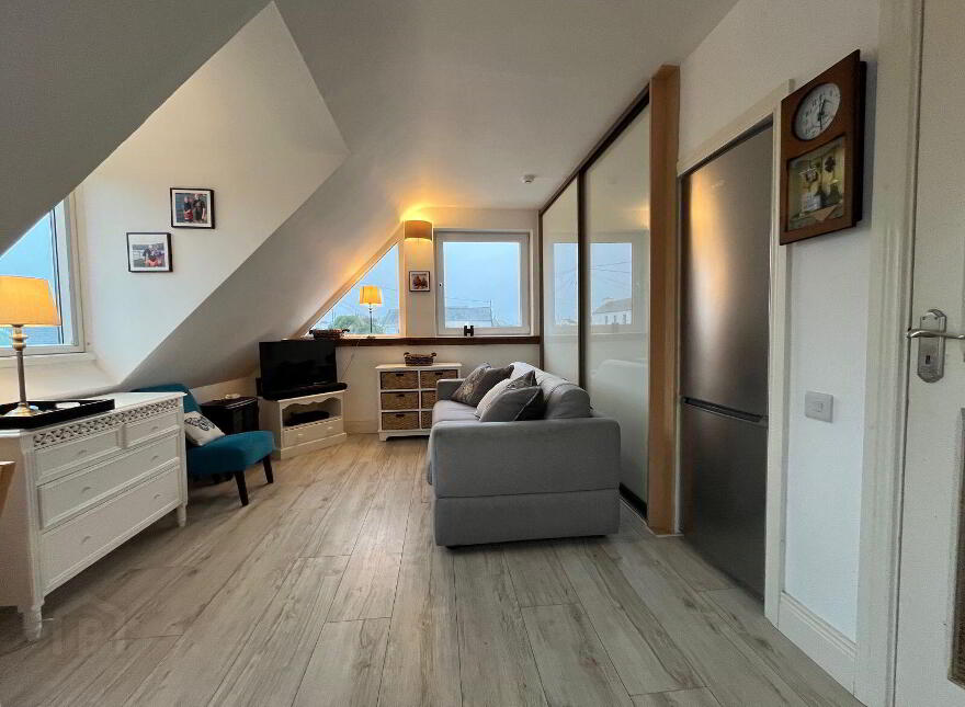 5 Les Mouettes Apartments, Crookhaven, P81A293