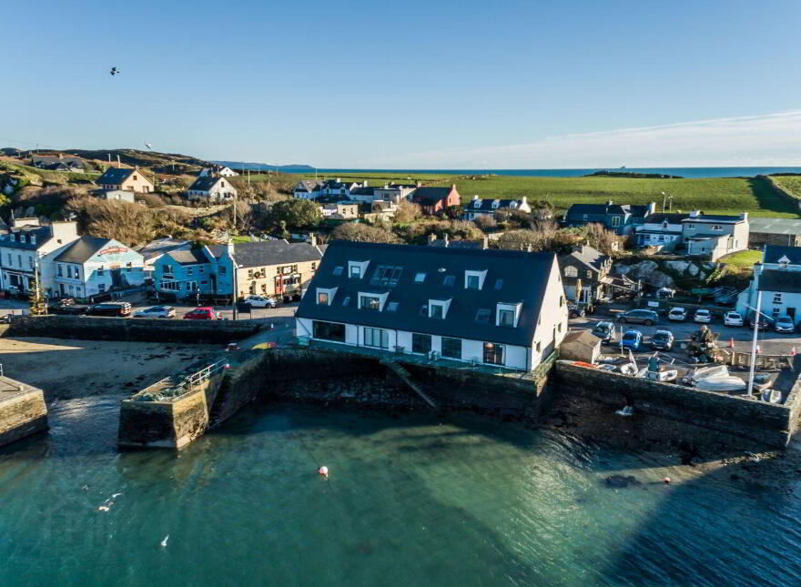 5 Les Mouettes Apartments, Crookhaven, P81A293