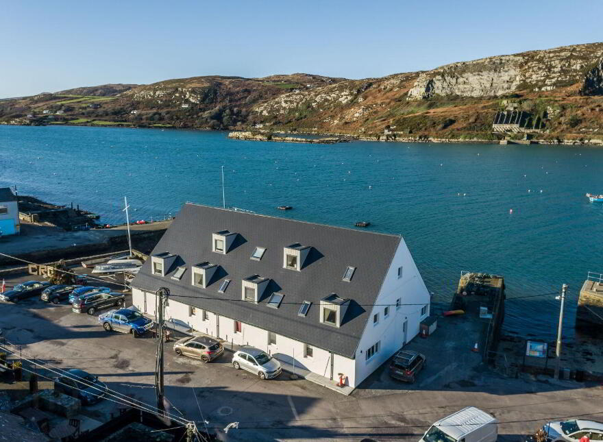 5 Les Mouettes Apartments, Crookhaven, P81A293