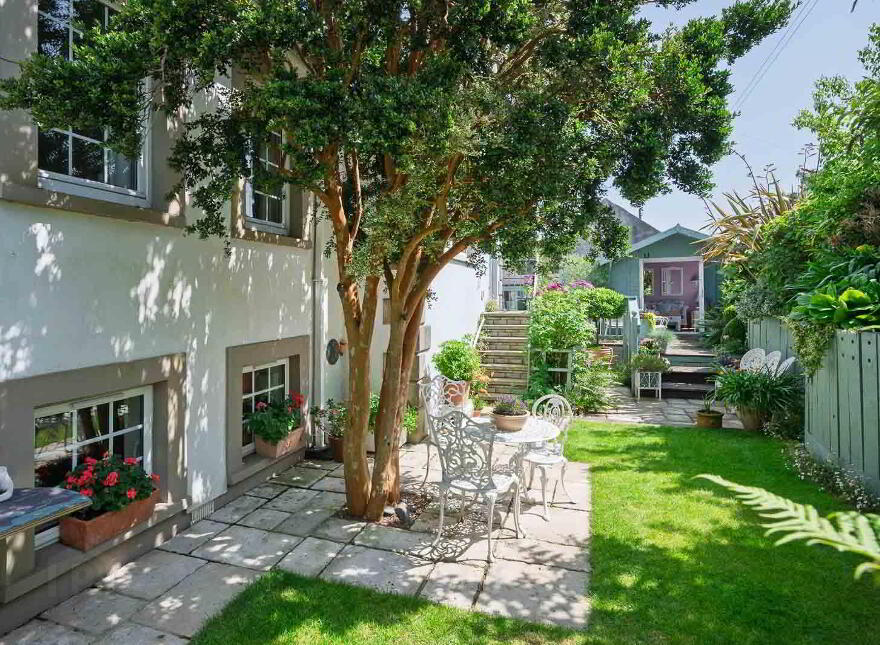 47 Newtownards Road, Donaghadee, BT21 0PY