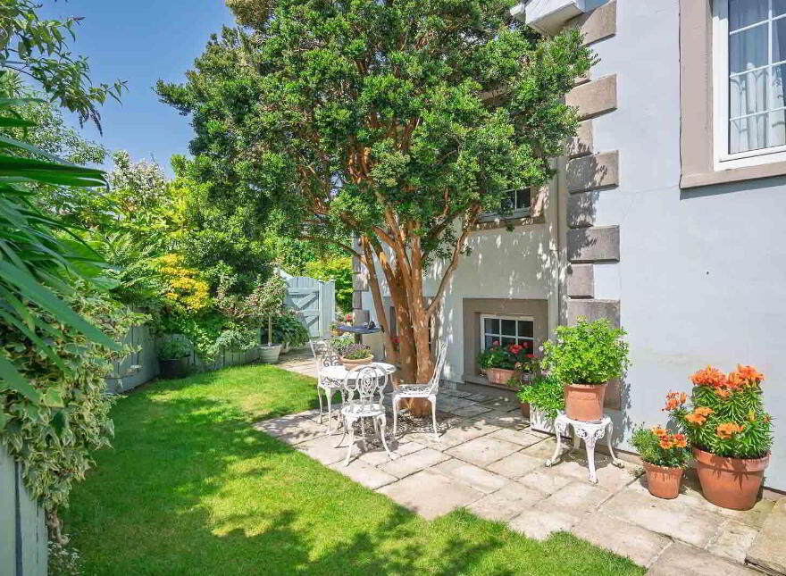 47 Newtownards Road, Donaghadee, BT21 0PY