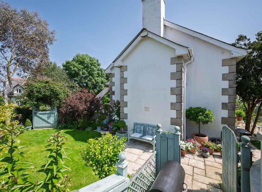 47 Newtownards Road, Donaghadee, BT21 0PY