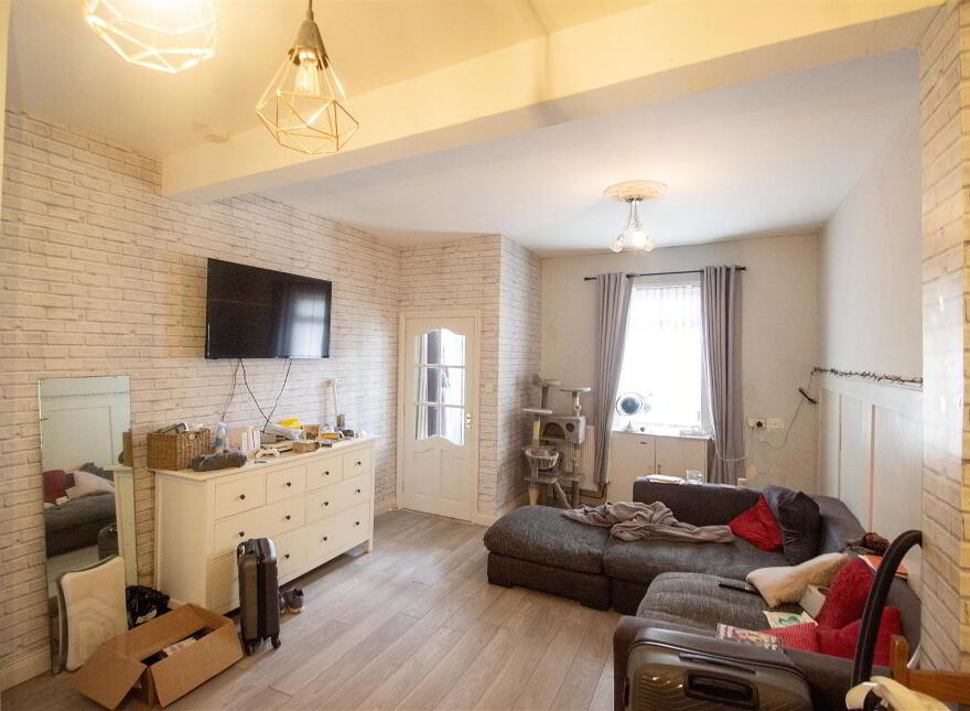 35 Springfield Avenue, Belfast, BT12 7BA photo 2