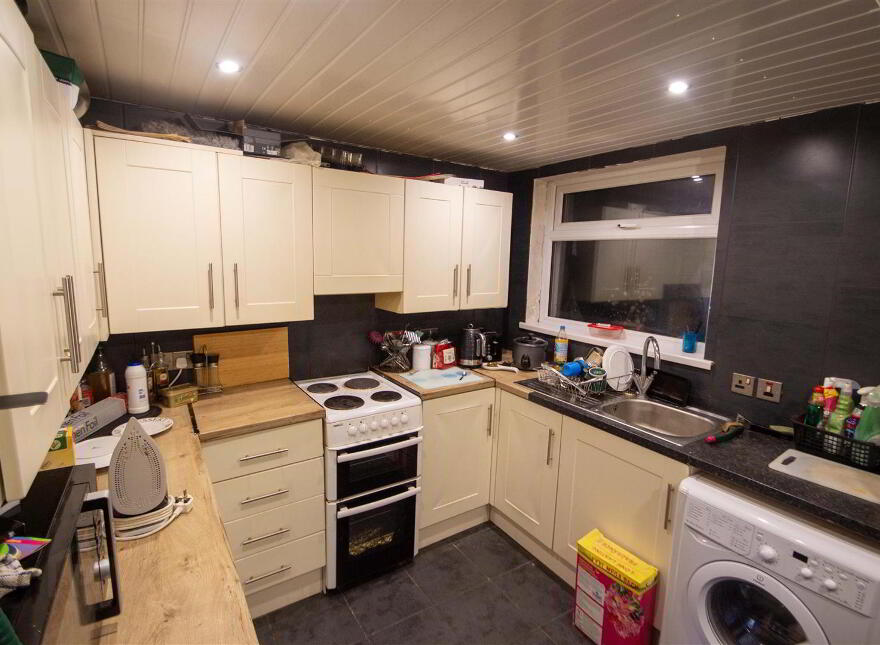 35 Springfield Avenue, Belfast, BT12 7BA