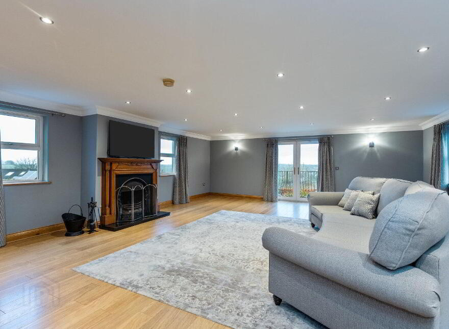 81 Hillsborough Road, Carryduff, Belfast, BT8 8HT