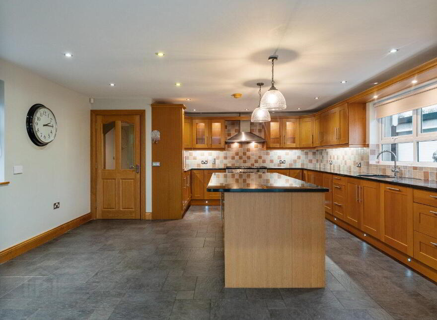 81 Hillsborough Road, Carryduff, Belfast, BT8 8HT