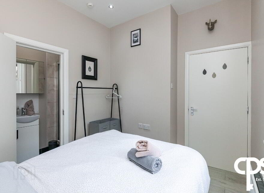 28 Wellesley Avenue, Belfast, BT9 6DG