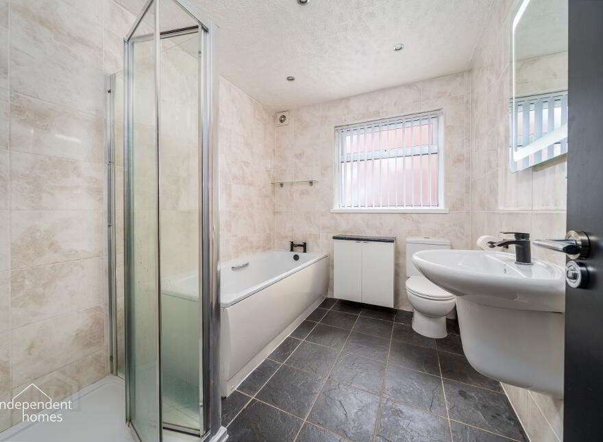 6 Inverbeg Court, Larne, BT40 3DF