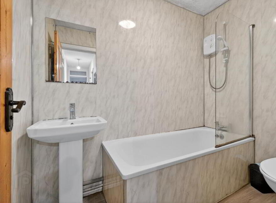 Tyrone House, Apartment 9 Tyrone House Ormeau Avenue, Belfast, BT2 8HH