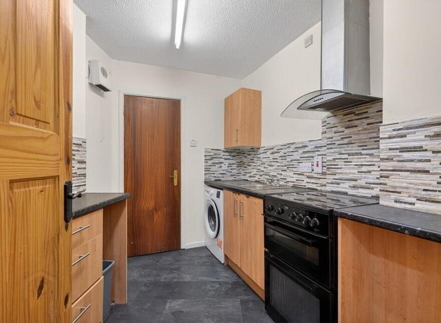 Tyrone House, Apartment 9 Tyrone House Ormeau Avenue, Belfast, BT2 8HH