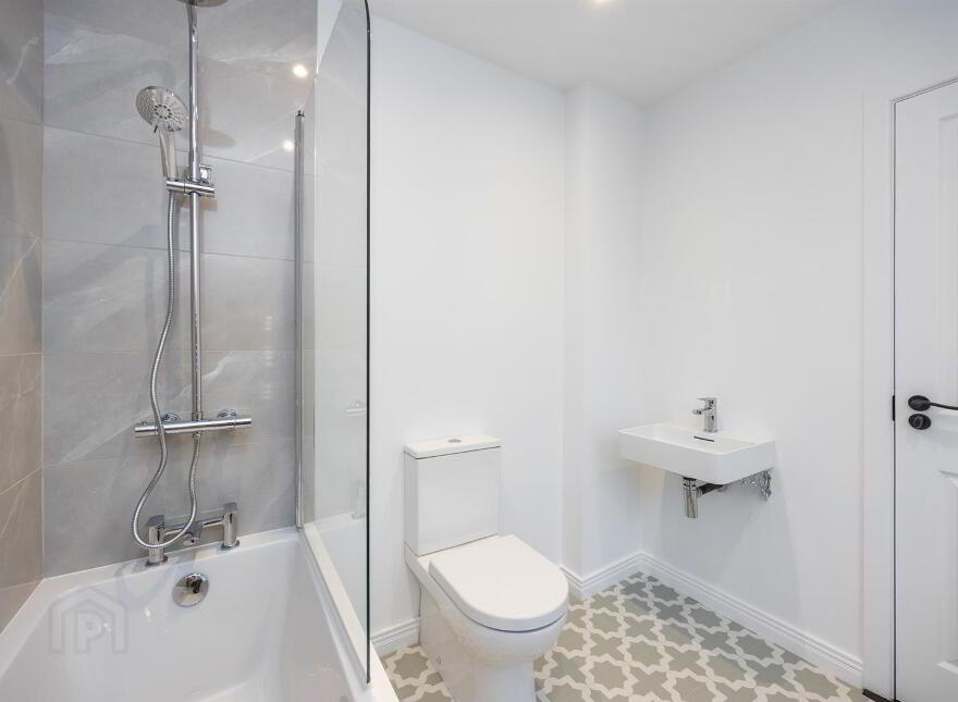 686 Ravenhill Road, Belfast, BT6 0BZ