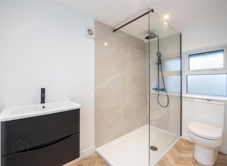 686 Ravenhill Road, Belfast, BT6 0BZ