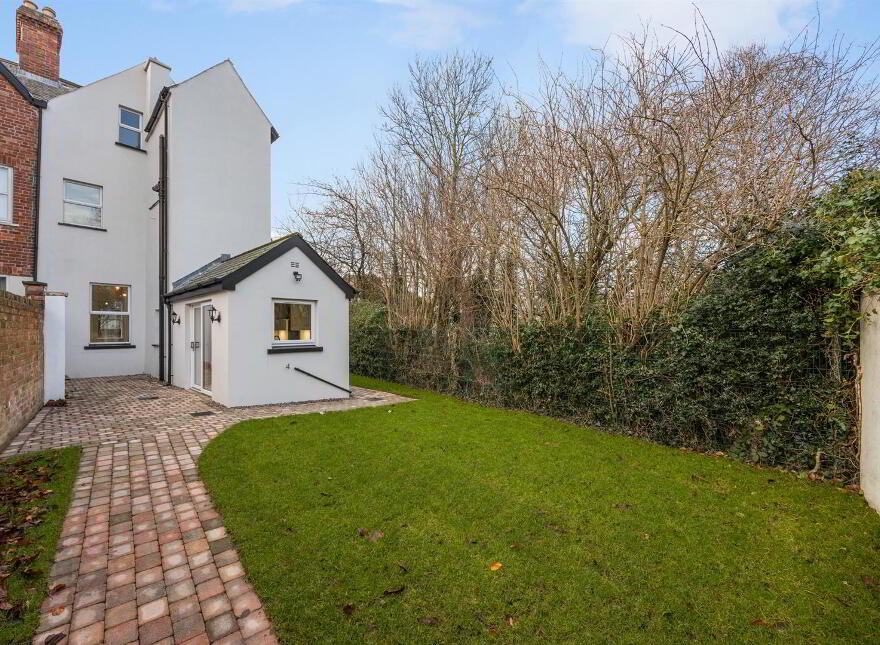 686 Ravenhill Road, Belfast, BT6 0BZ