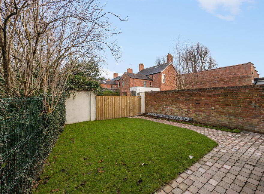 686 Ravenhill Road, Belfast, BT6 0BZ