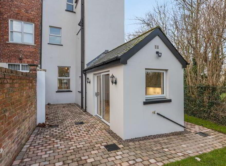 686 Ravenhill Road, Belfast, BT6 0BZ