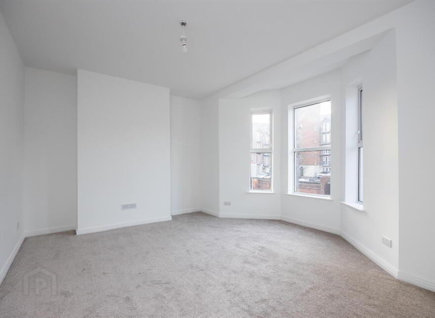686 Ravenhill Road, Belfast, BT6 0BZ