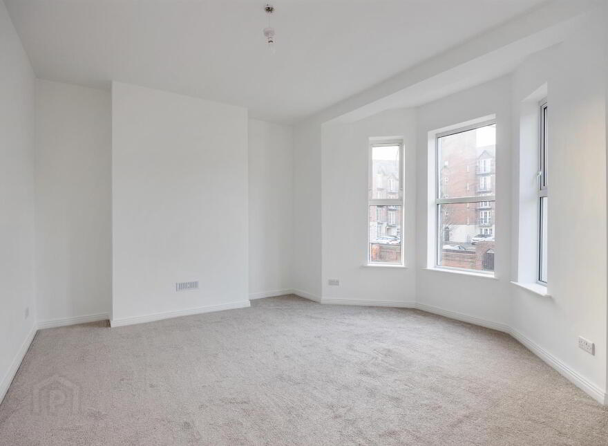 686 Ravenhill Road, Belfast, BT6 0BZ