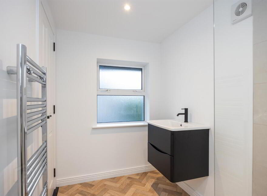 686 Ravenhill Road, Belfast, BT6 0BZ