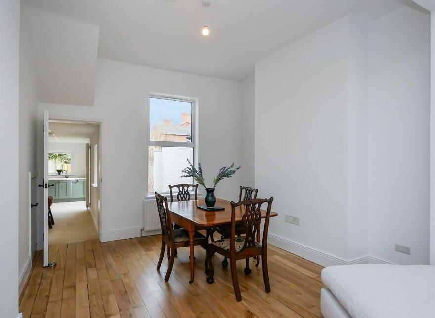 686 Ravenhill Road, Belfast, BT6 0BZ