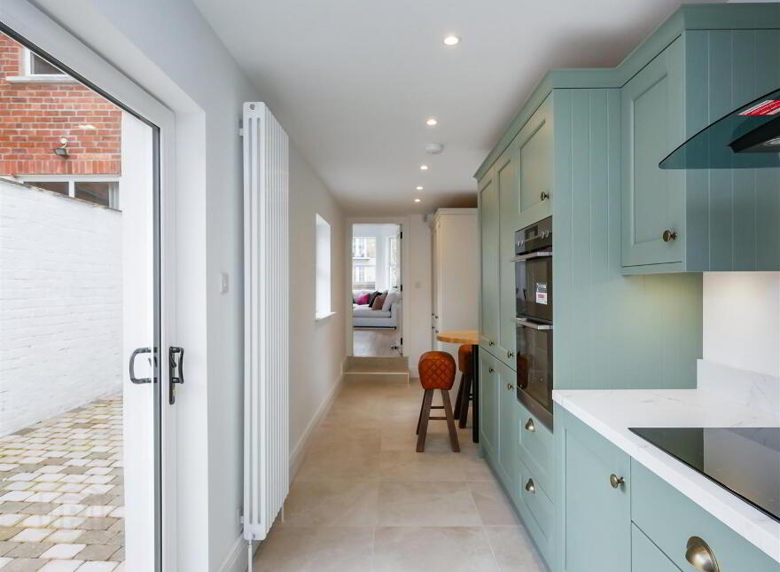 686 Ravenhill Road, Belfast, BT6 0BZ