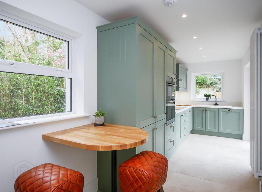 686 Ravenhill Road, Belfast, BT6 0BZ
