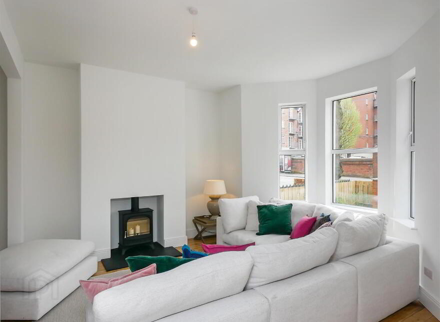 686 Ravenhill Road, Belfast, BT6 0BZ