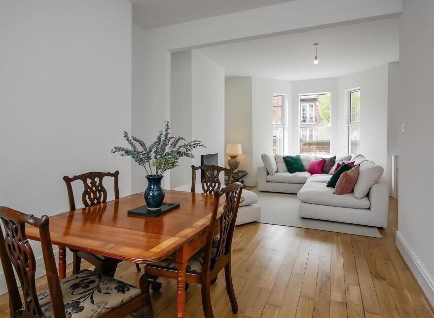 686 Ravenhill Road, Belfast, BT6 0BZ