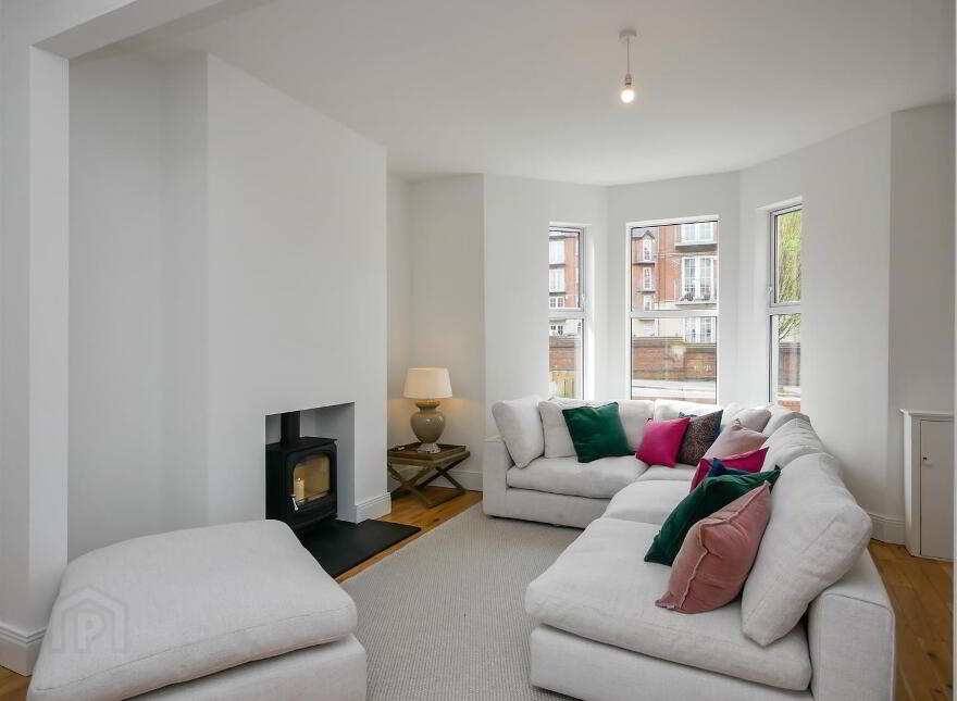 686 Ravenhill Road, Belfast, BT6 0BZ