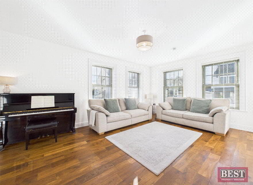 44 Seafields, Warrenpoint, Newry, BT34 3TG