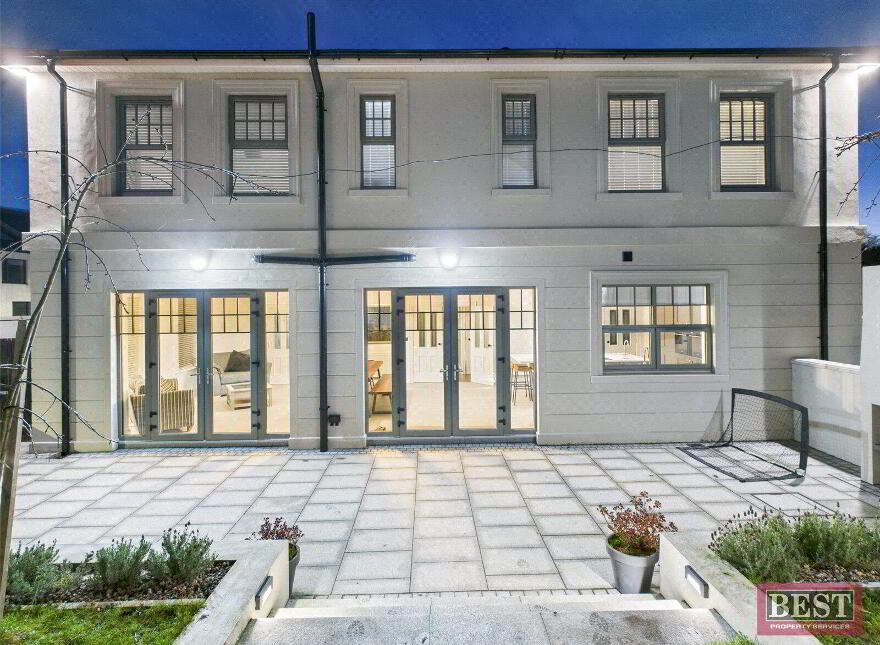 44 Seafields, Warrenpoint, Newry, BT34 3TG